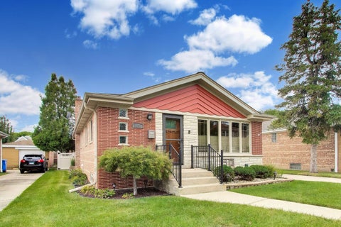 Tiny photo for 5022 N Busse Avenue, Chicago, IL 60656 (MLS # 12761489)
