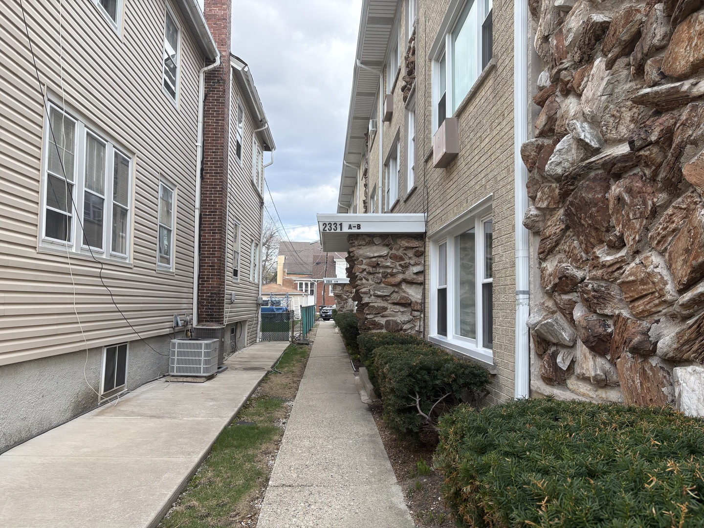 2331 N Sayre Avenue 2D