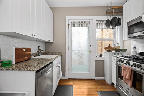 Tiny photo for 734 W BARRY Avenue #3S, Chicago, IL 60657 (MLS # 12590557)