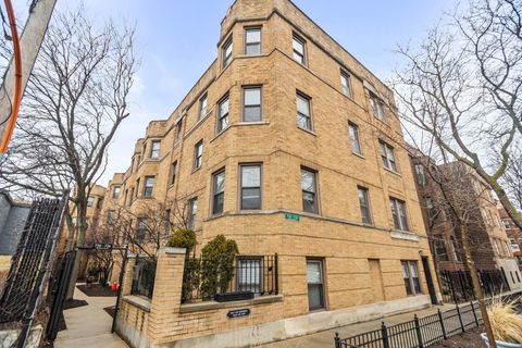 Photo of 734 W BARRY Avenue #3S, Chicago, IL 60657 (MLS # 12590557)