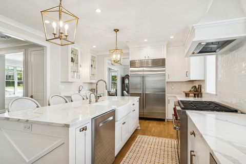 Tiny photo for 302 E Hillside Avenue, Barrington, IL 60010 (MLS # 12486647)