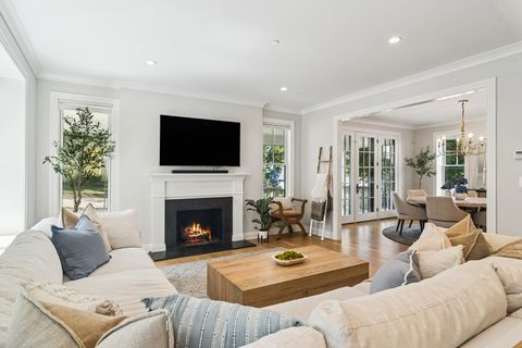 Tiny photo for 302 E Hillside Avenue, Barrington, IL 60010 (MLS # 12486647)