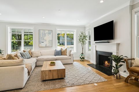 Tiny photo for 302 E Hillside Avenue, Barrington, IL 60010 (MLS # 12486647)