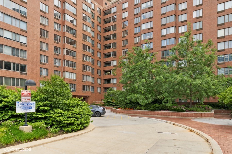 801 S Plymouth Court 302