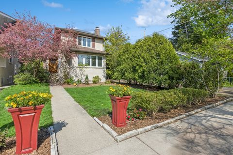 Photo of 2152 Grey Avenue, Evanston, IL 60201 (MLS # 12634140)