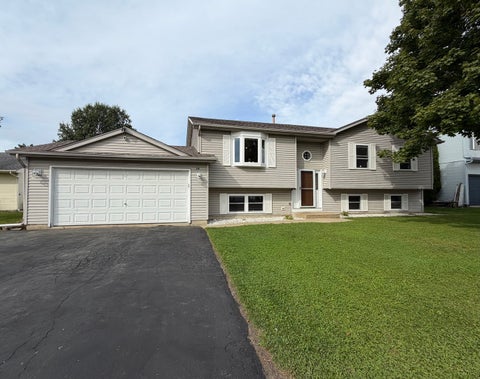 Photo of 219 NEWPORT Trail, McHenry, IL 60050 (MLS # 12782281)