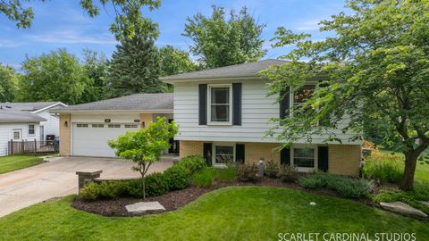Photo of 1881 Cambridge Lane, Wheaton, IL 60189 (MLS # 12685977)
