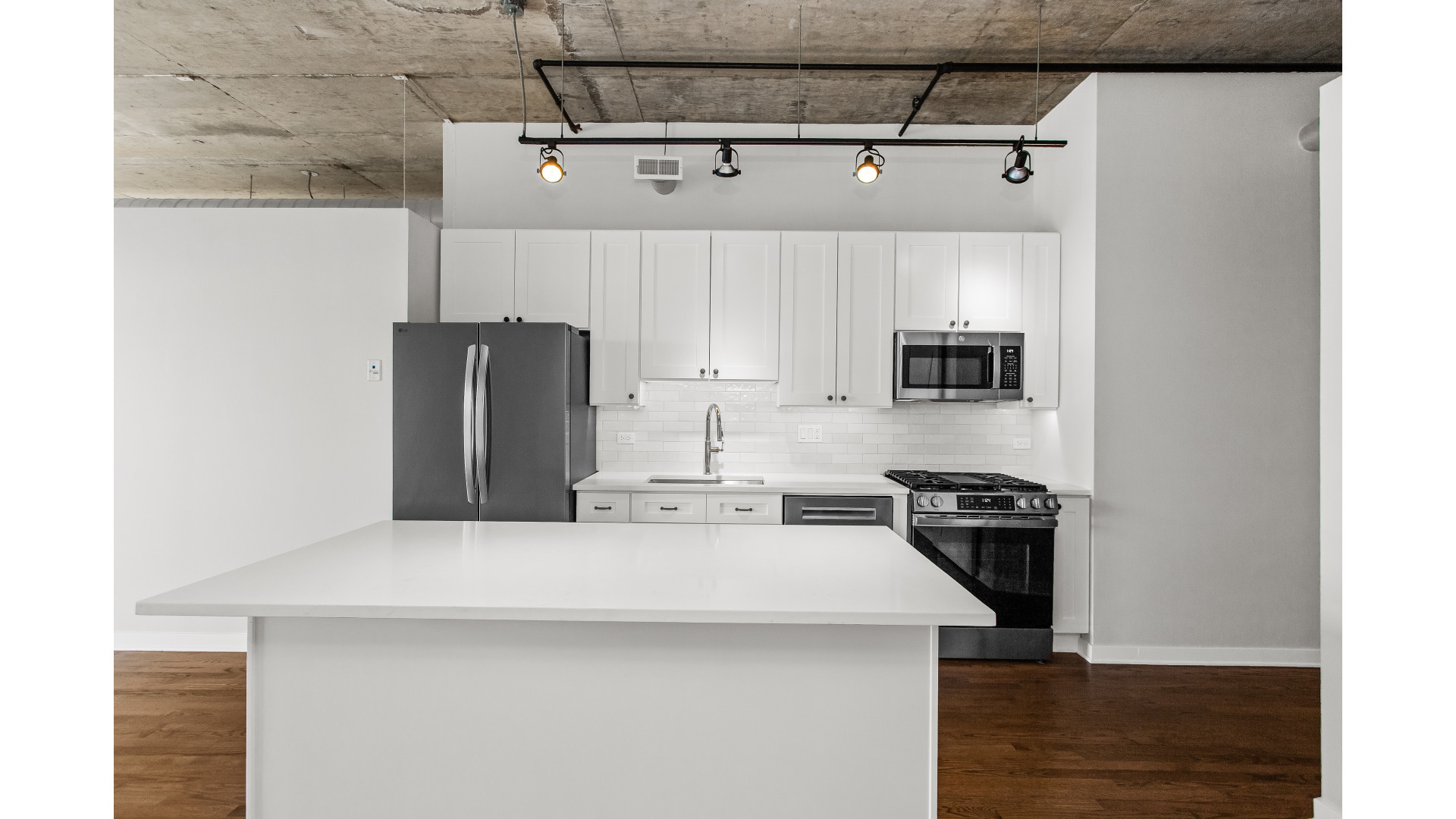 1000 W ADAMS Street 710
