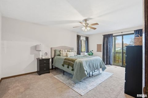 Tiny photo for 2200 36TH Street #3C, Rock Island, IL 61201 (MLS # QC4269651)