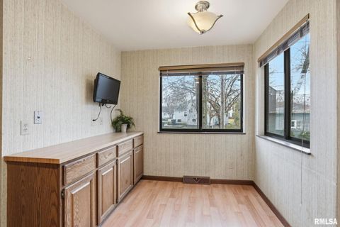 Tiny photo for 2200 36TH Street #3C, Rock Island, IL 61201 (MLS # QC4269651)