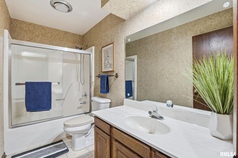 Tiny photo for 2200 36TH Street #3C, Rock Island, IL 61201 (MLS # QC4269651)