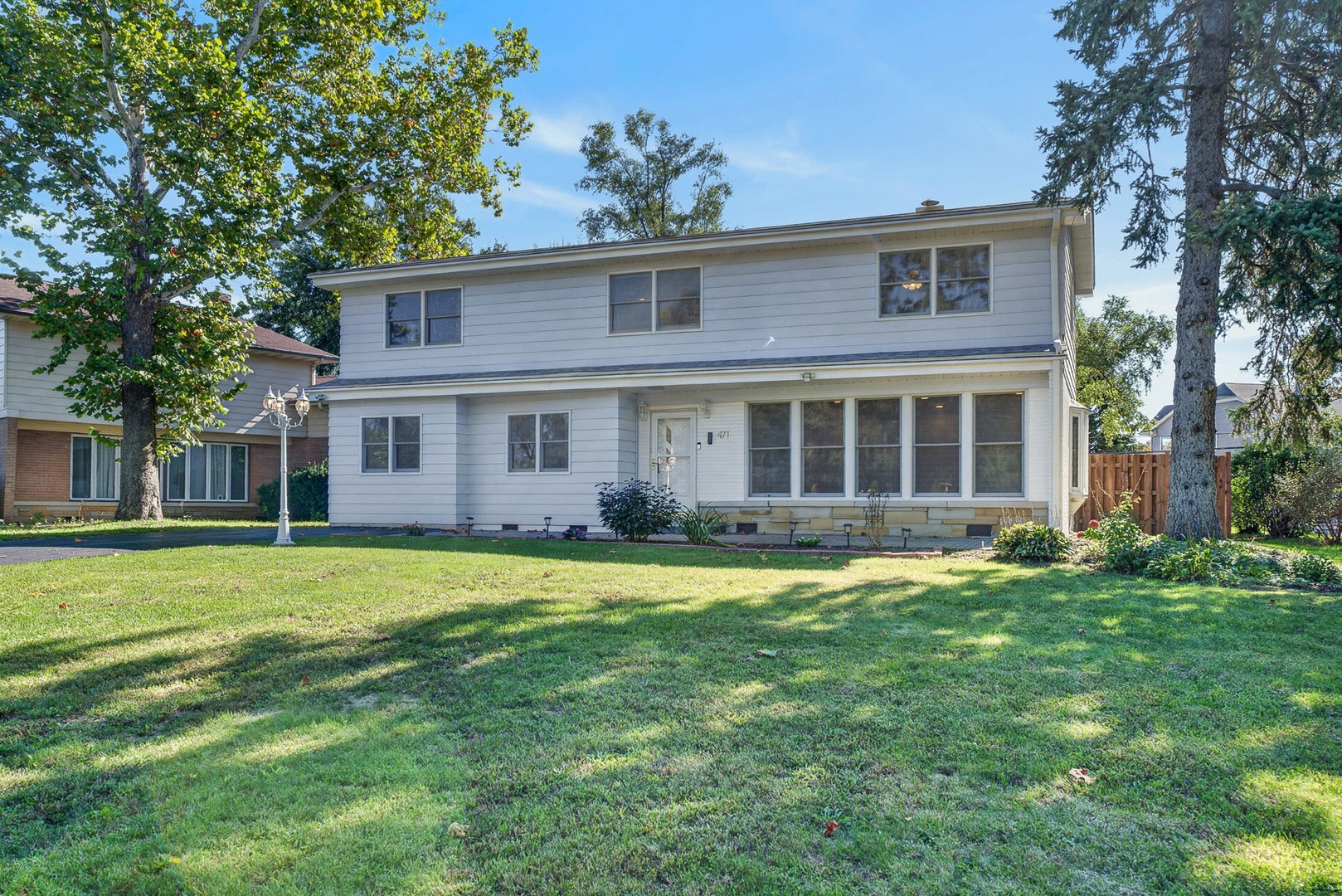 471 E 15th Place