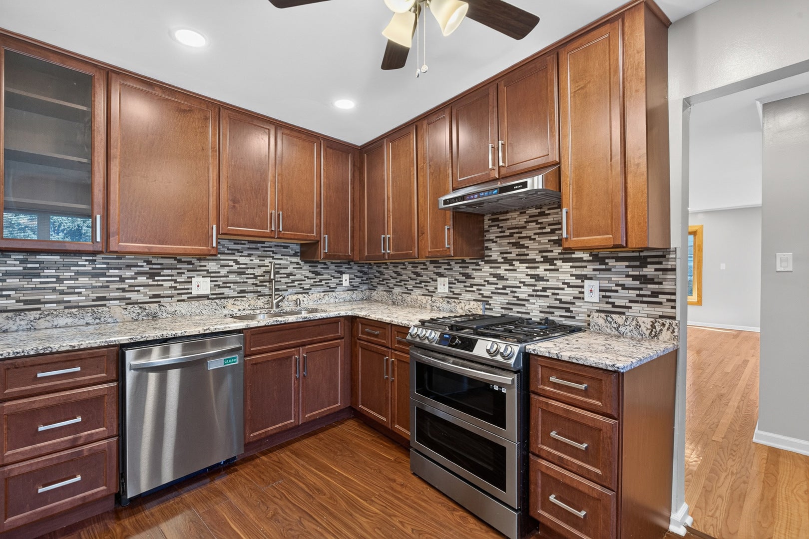 471 E 15th Place