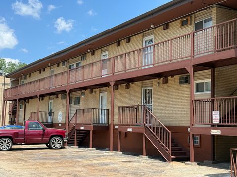 Tiny photo for 605 N Wolf Road #B9, Hillside, IL 60162 (MLS # 12479768)