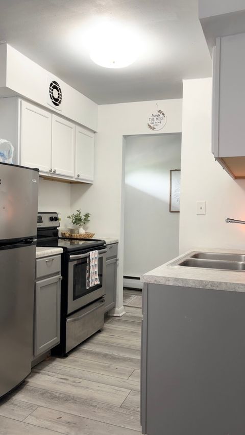 Tiny photo for 605 N Wolf Road #B9, Hillside, IL 60162 (MLS # 12479768)