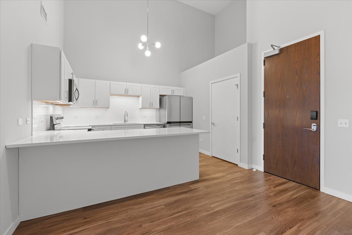 1900 W Lawrence Avenue 224
