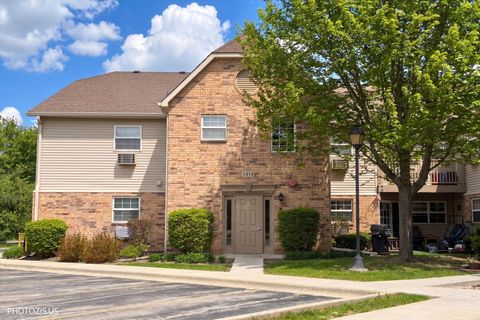 Photo of 1414 W Clear Water Circle #2F, Round Lake Beach, IL 60073 (MLS # 12631736)