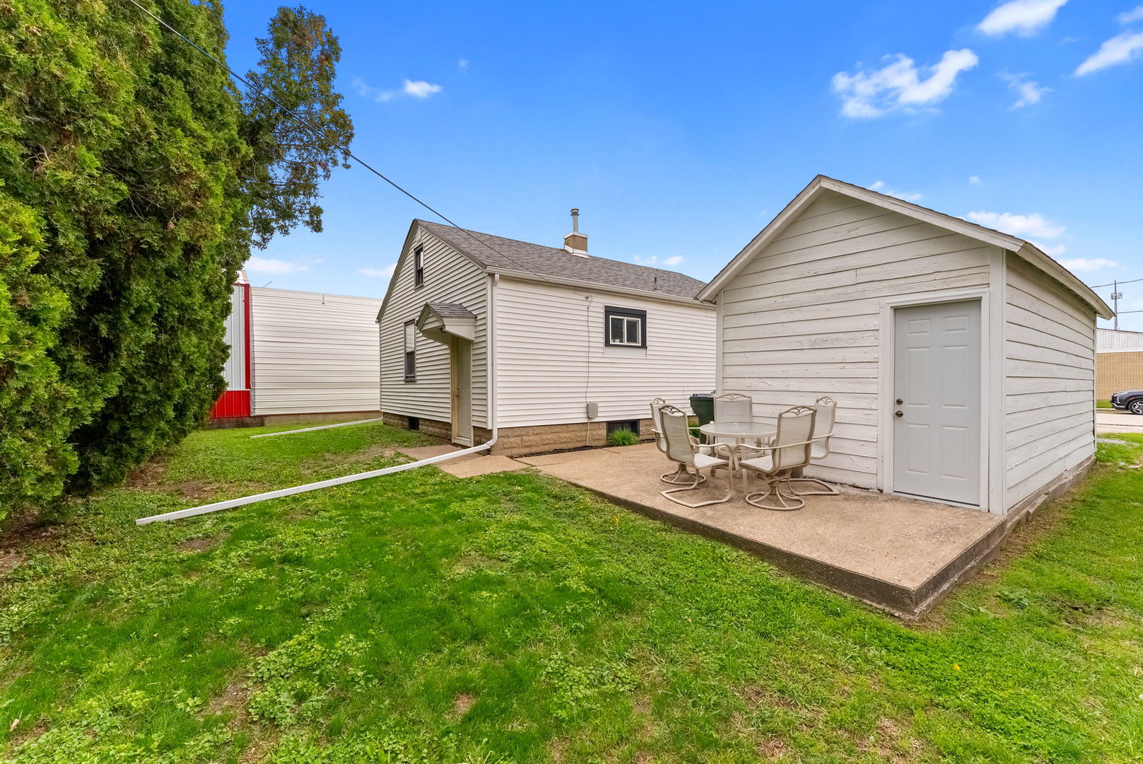 105 S Russell Avenue