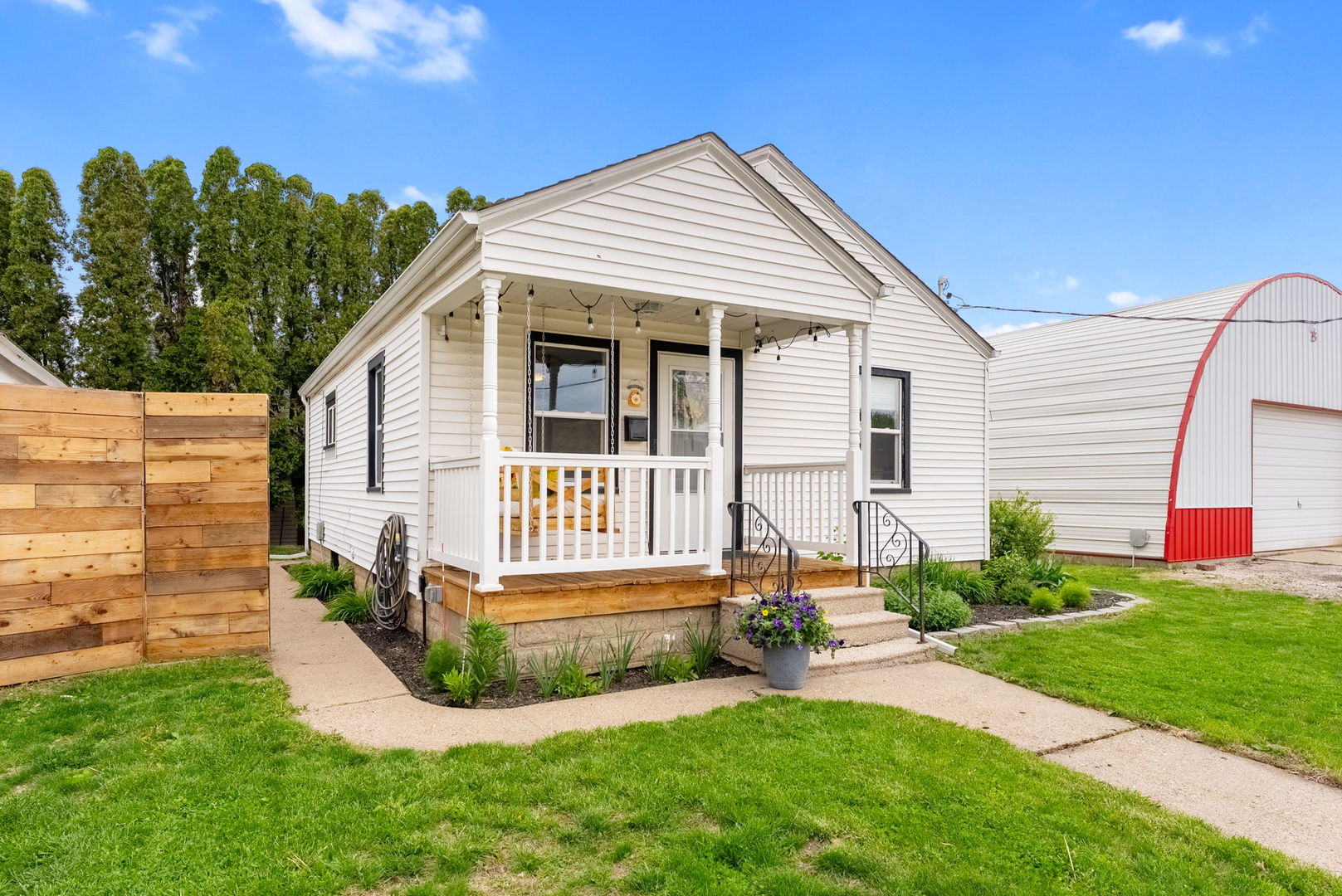 105 S Russell Avenue
