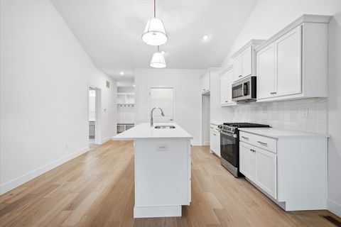 Tiny photo for 8 Stone Mill Court, Bloomington, IL 61705 (MLS # 12573550)