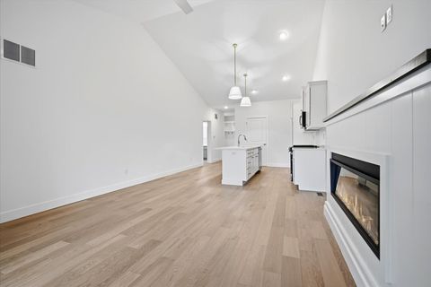 Tiny photo for 8 Stone Mill Court, Bloomington, IL 61705 (MLS # 12573550)