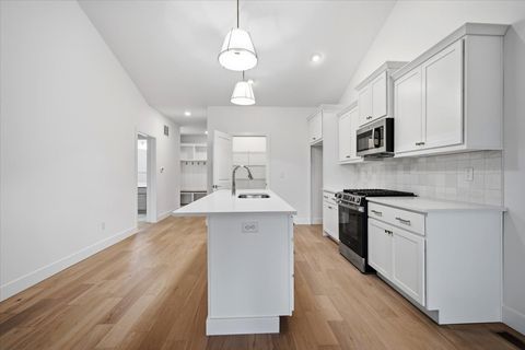 Tiny photo for 8 Stone Mill Court, Bloomington, IL 61705 (MLS # 12573550)