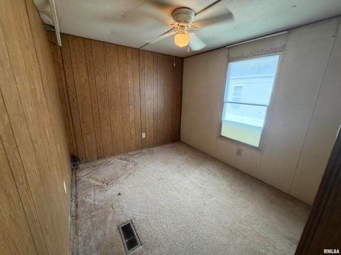 Tiny photo for 507 Wortby Street, Odin, IL 62870 (MLS # EB460453)