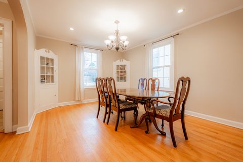 Tiny photo for 803 S Vine Avenue, Park Ridge, IL 60068 (MLS # 12590145)