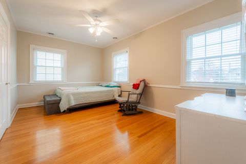 Tiny photo for 803 S Vine Avenue, Park Ridge, IL 60068 (MLS # 12590145)