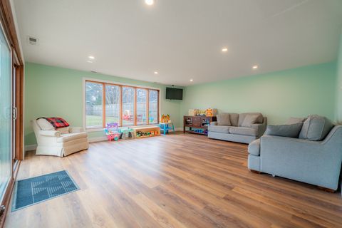 Tiny photo for 803 S Vine Avenue, Park Ridge, IL 60068 (MLS # 12590145)