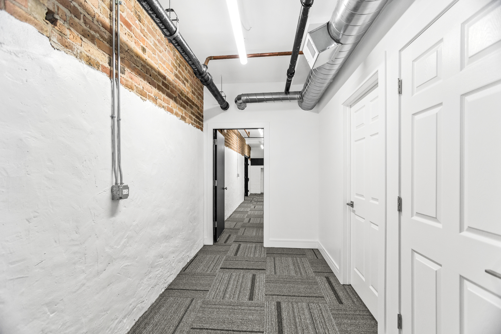 153 W Ohio Street 01