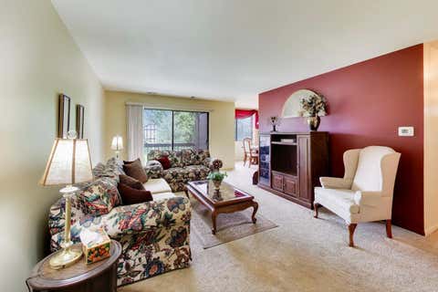 Tiny photo for 440 Raintree Court #2J, Glen Ellyn, IL 60137 (MLS # 12738560)