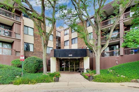 Photo of 440 Raintree Court #2J, Glen Ellyn, IL 60137 (MLS # 12738560)