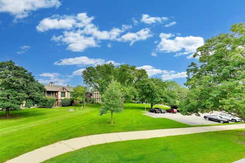 Tiny photo for 440 Raintree Court #2J, Glen Ellyn, IL 60137 (MLS # 12738560)