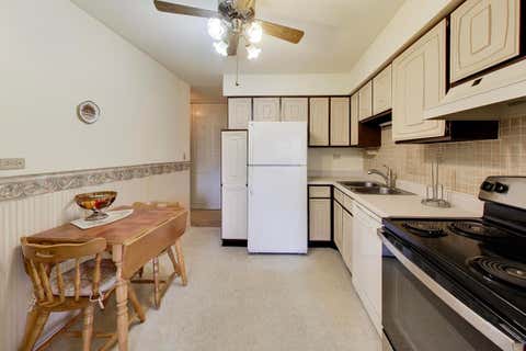 Tiny photo for 440 Raintree Court #2J, Glen Ellyn, IL 60137 (MLS # 12738560)