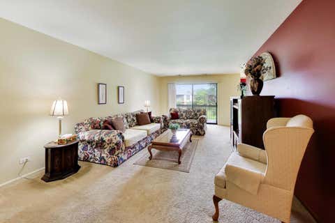 Tiny photo for 440 Raintree Court #2J, Glen Ellyn, IL 60137 (MLS # 12738560)
