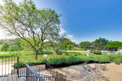Tiny photo for 440 Raintree Court #2J, Glen Ellyn, IL 60137 (MLS # 12738560)