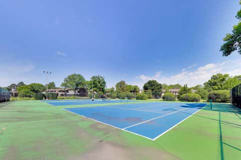 Tiny photo for 440 Raintree Court #2J, Glen Ellyn, IL 60137 (MLS # 12738560)