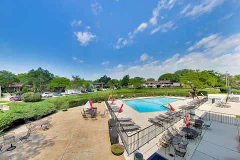 Tiny photo for 440 Raintree Court #2J, Glen Ellyn, IL 60137 (MLS # 12738560)