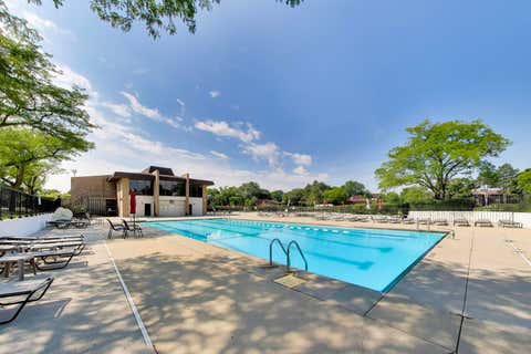 Tiny photo for 440 Raintree Court #2J, Glen Ellyn, IL 60137 (MLS # 12738560)