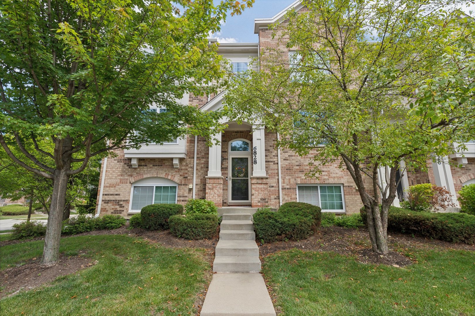 View Morton Grove, IL 60053 townhome