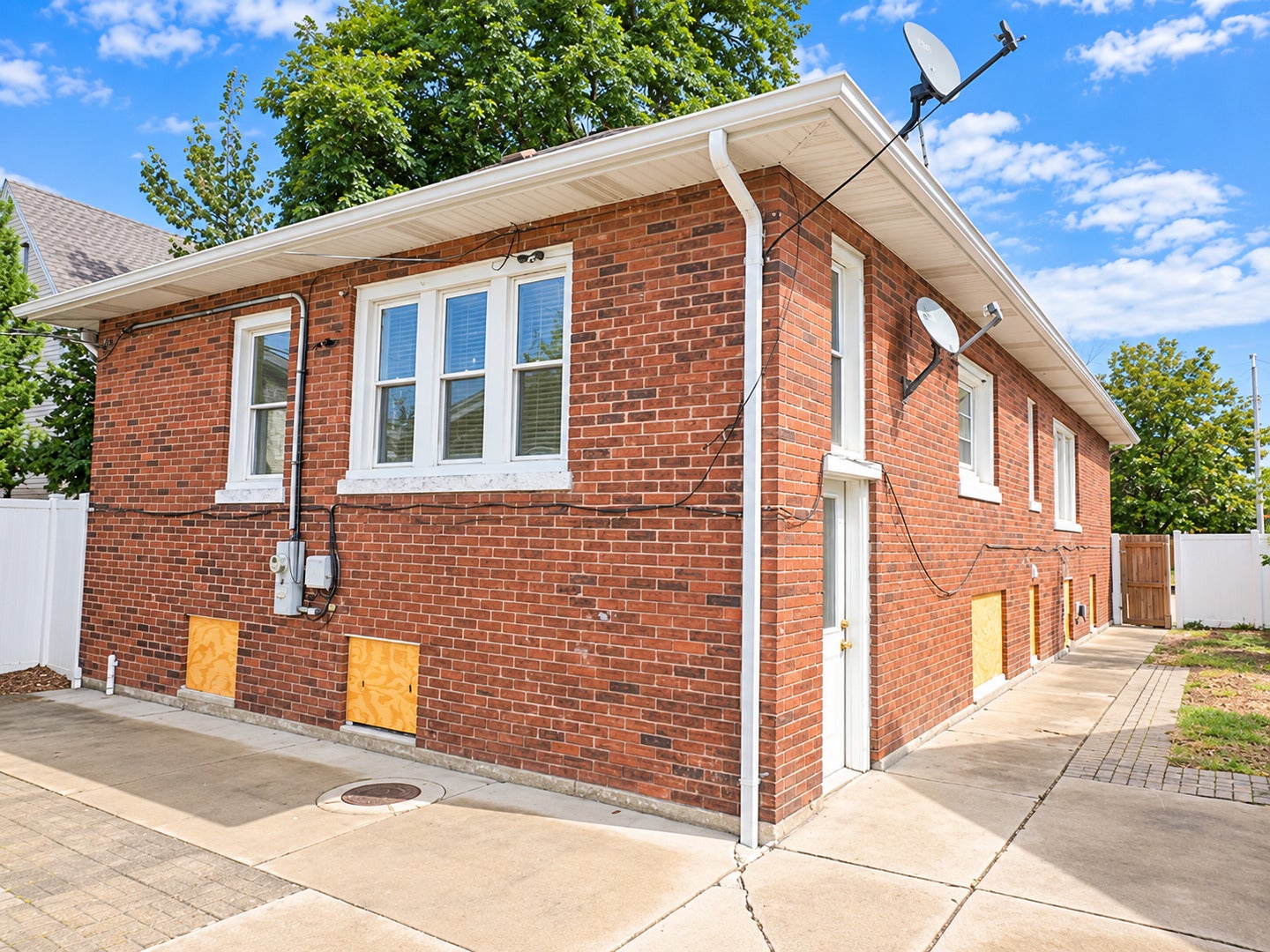 1110 N 16th Avenue
