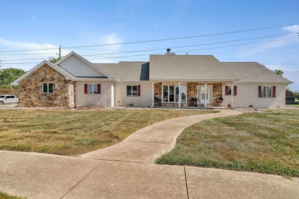 Photo for 485 Trotter Drive, Coal City, IL 60416 (MLS # 12462788)