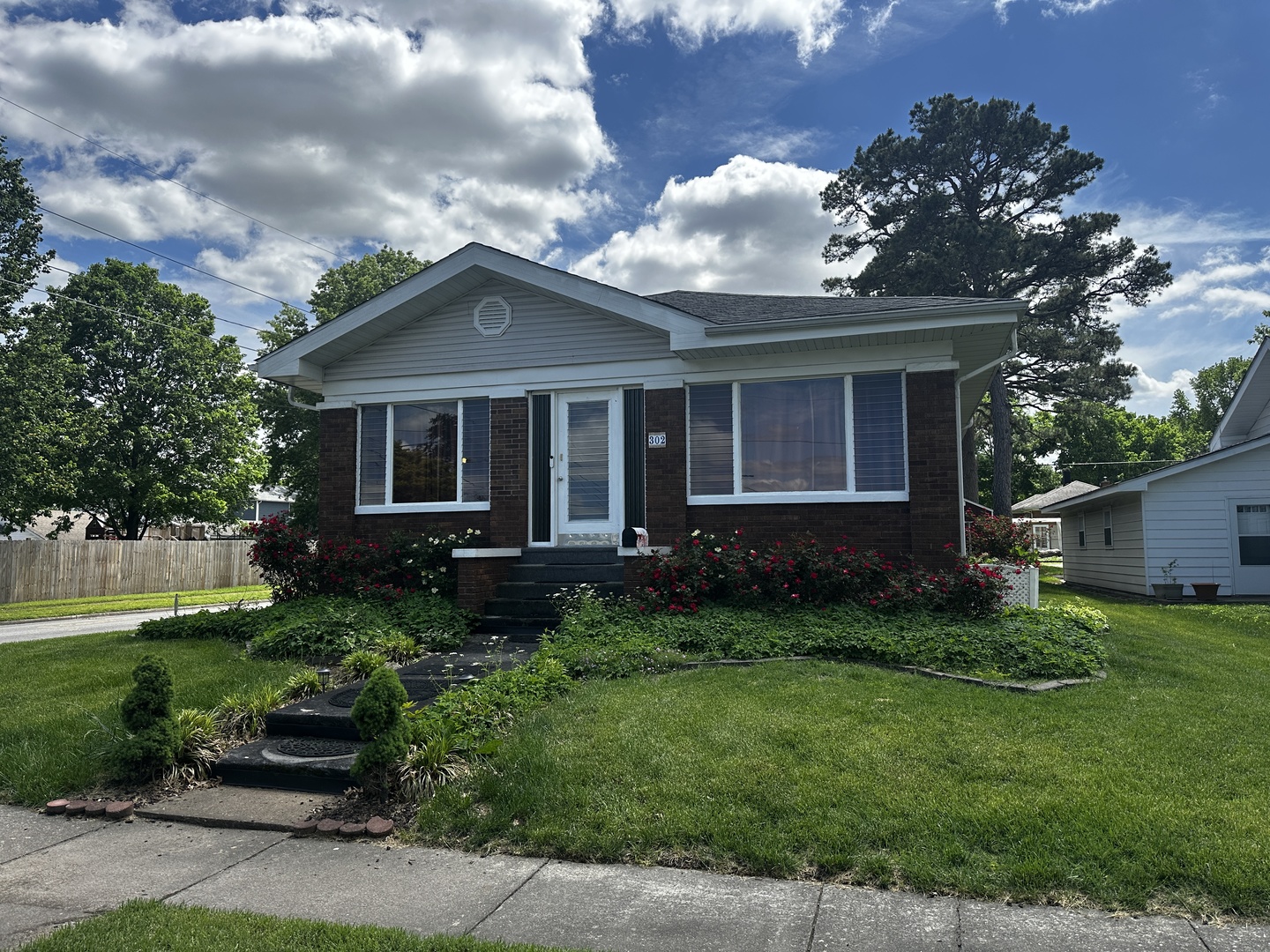 302 W 6th Street
