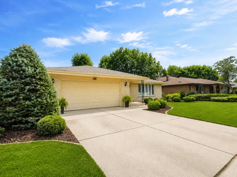 Tiny photo for 7453 Cashew Drive, Orland Park, IL 60462 (MLS # 12744968)