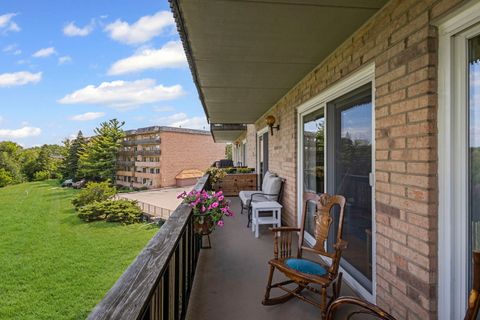 Tiny photo for 505 Redondo Drive #308, Downers Grove, IL 60516 (MLS # 12456462)