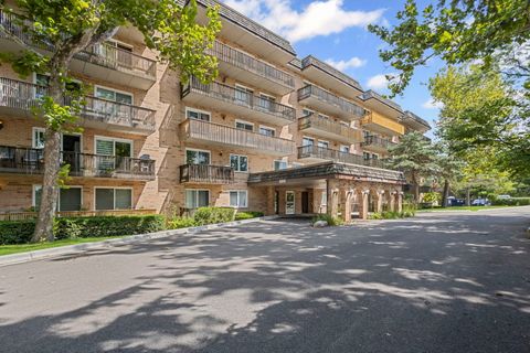 Photo of 505 Redondo Drive #308, Downers Grove, IL 60516 (MLS # 12456462)