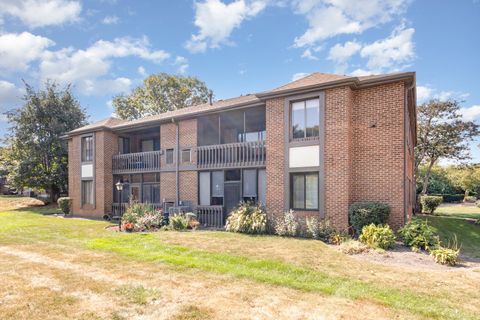 Tiny photo for 52 Parliament Drive W #127, Palos Heights, IL 60463 (MLS # 12497075)