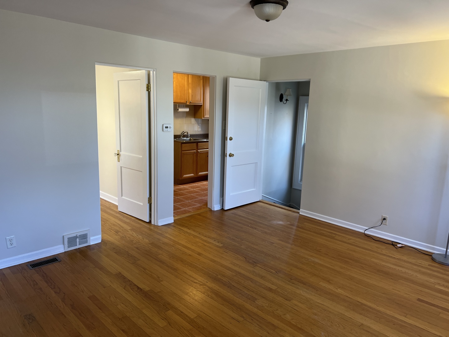 Skokie, Illinois 60077, United States, 1 Bedroom Bedrooms, ,1 BathroomBathrooms,Residential,Active,232379