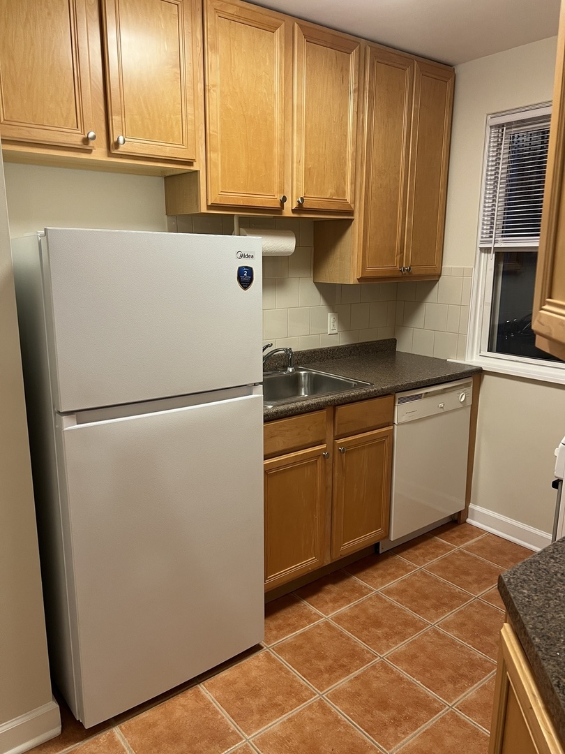 Skokie, Illinois 60077, United States, 1 Bedroom Bedrooms, ,1 BathroomBathrooms,Residential,Active,232379